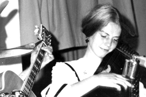 Polly stewart playing the autoharp